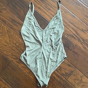 FLATTERING GREEN BODYSUIT